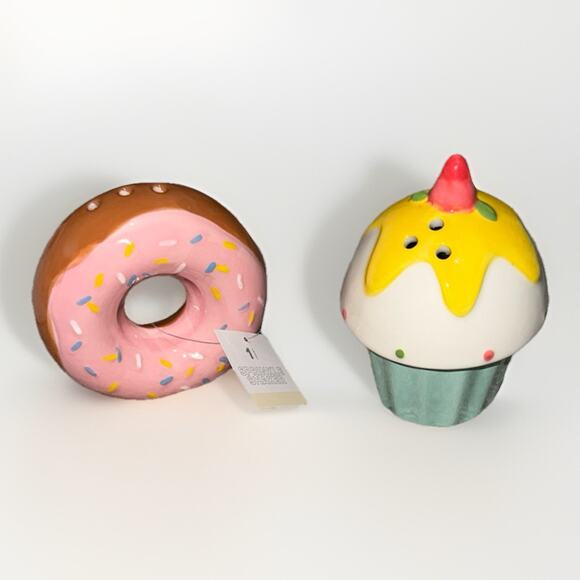 Target Bullseye Playground 2 Piece Donut Cupcake Sprinkle Ceramic Shaker Set NEW - Picture 1 of 6